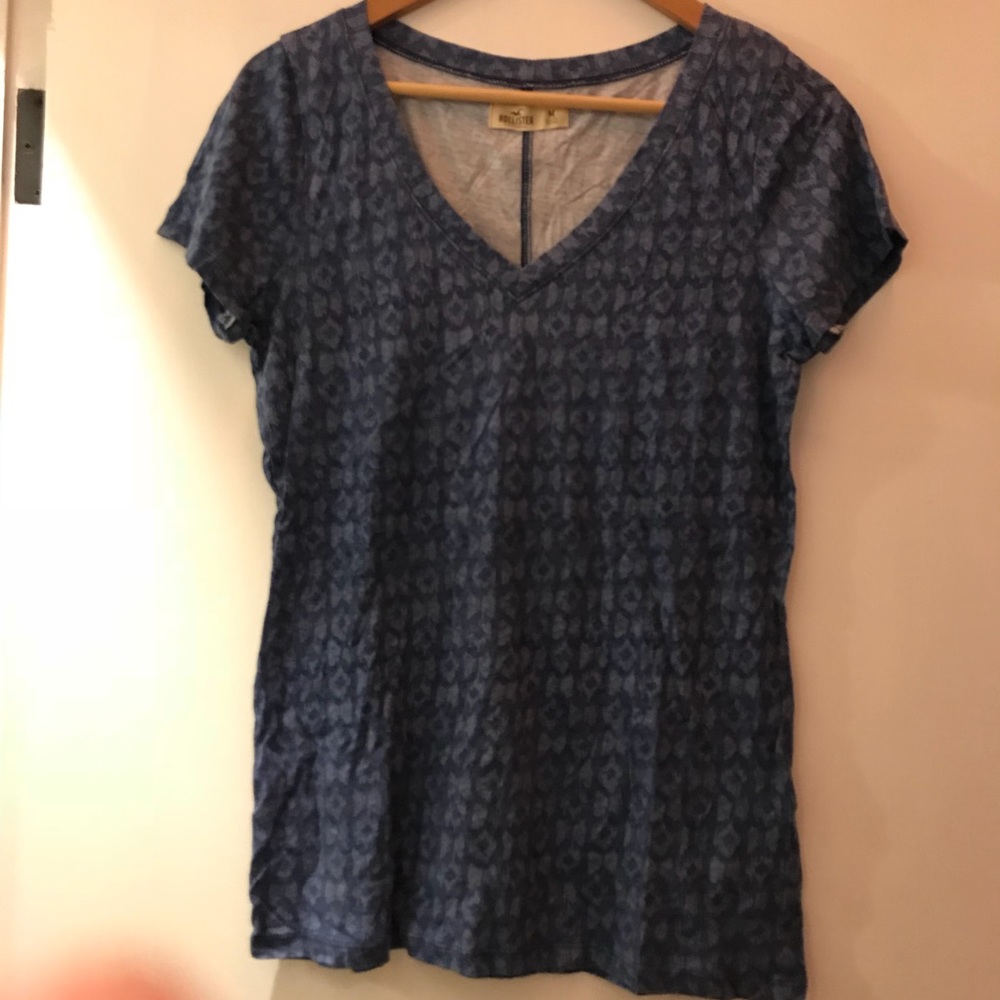 Hollister v-neck blue patterned shirt